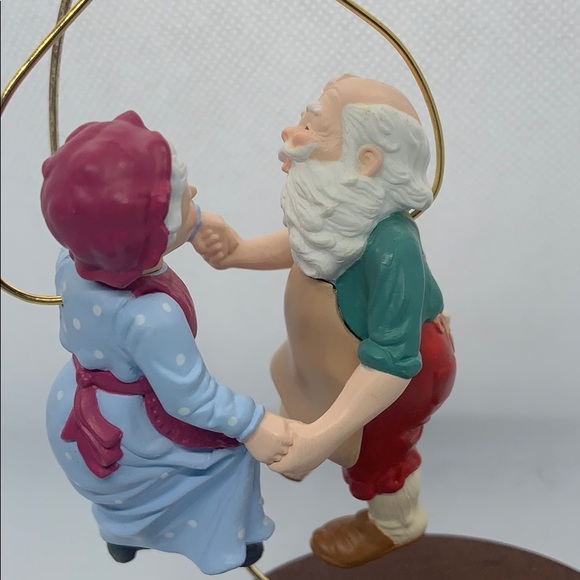 VNTG Hallmark Mr&Mrs Santa Shall We Dance 1988 - Picture 3 of 3